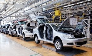 industry4-zmeny-v-roku-2017-vyroba-automobilov-auto-fabrika