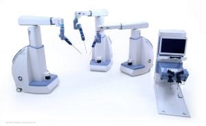 senhance-robotic-surgery-roboty-v-zdravotnictve