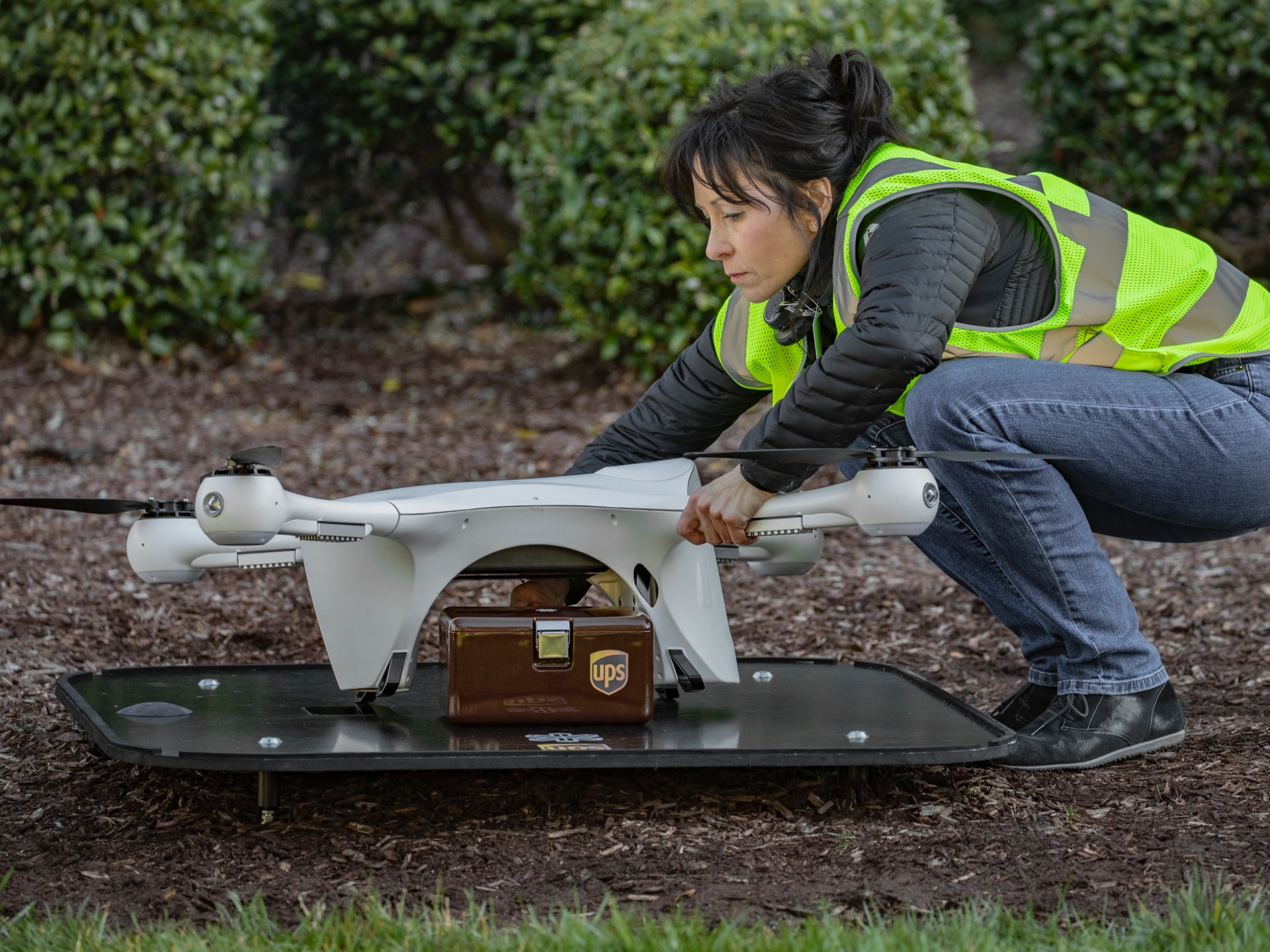 UPS spustila prepravu laboratórnych vzoriek prostredníctvom dronov